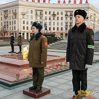 Минские суворовцы несут Вахту памяти у Вечного огня 