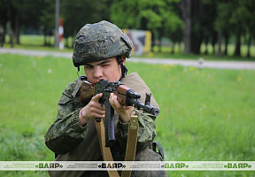 Новобранцы проходят курс начальной военной подготовки на полигонах