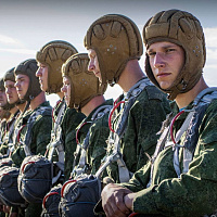Военнослужащие 38 одшбр совершили прыжки с парашютом