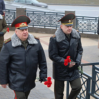 В Борисовском гарнизоне возложили цветы к памятнику экипажу танка героя Советского Союза Павла Рака