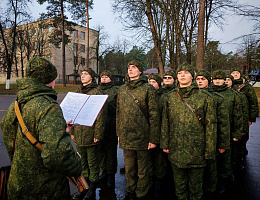 Военнослужащие 72 ОУЦ приняли Кодекс чести защитника Отечества