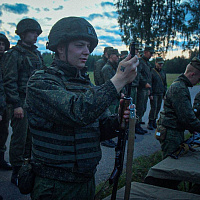 Военнослужащие 36-й дорожно-мостовой бригады отработали навыки стрельбы в ночное время