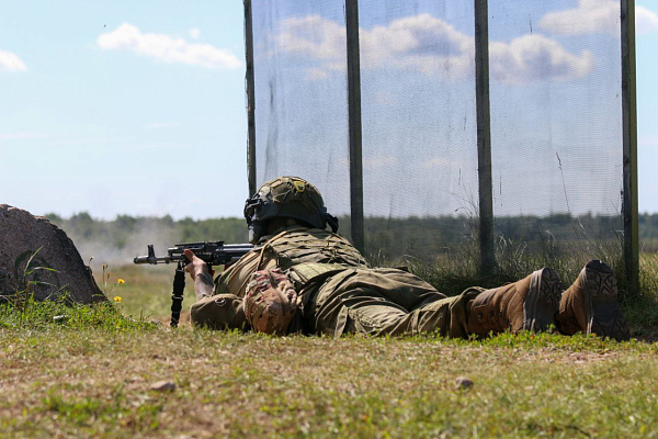 Занятие по огневой подготовке с военнослужащими 11 омбр