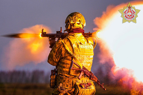 Курсанты Военной академии демонстрируют мастерство владения РПГ-7