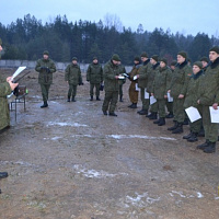 Гвардейцы с маршем справились!
