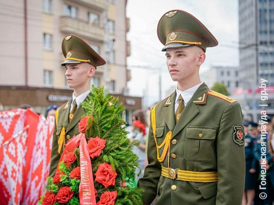 Военнослужащие почтили память погибших в годы Великой Отечественной войны