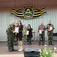 С песней и служить веселее