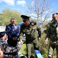 Брестские десантники поздравили ветеранов