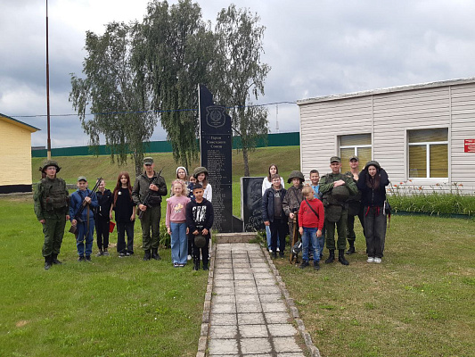 Воспитанники военно-патриотического клуба посетили 11 омбр 
