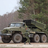 Военнообязанные произвели залпы из реактивных систем залпового огня БМ-21 «Град»