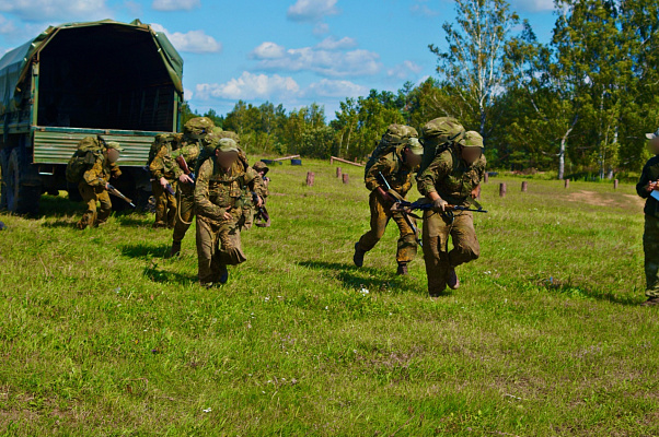 Гвардейцы 120 омбр участвуют в соревнованиях на лучшую разведгруппу СЗОК