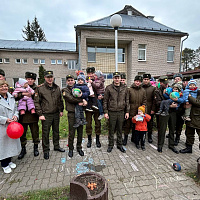 Военнослужащие из 72 ОУЦ посетили Борисовский специализированный дом ребенка