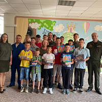 Военнослужащие Вооруженных Сил принимают участие в республиканской акции «Соберём детей в школу»