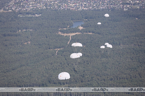 Первые прыжки с парашютом