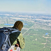 Брестские десантники выполнили прыжки с парашютом