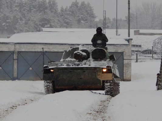 Гвардейцы совершили марш
