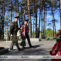 Возложили цветы к мемориальному комплексу «Масюковщина»