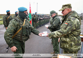Церемония награждения военнослужащих Беларуси, принимавших участие в командно-штабном учении с воинскими контингентами КСОР ОДКБ 