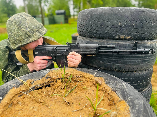 В 15 зрбр продолжаются занятия с новобранцами