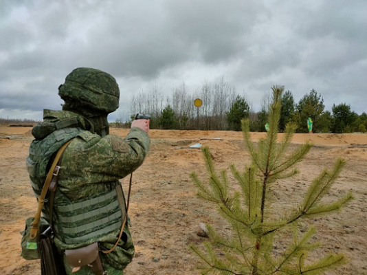 Экзамен держат артиллеристы