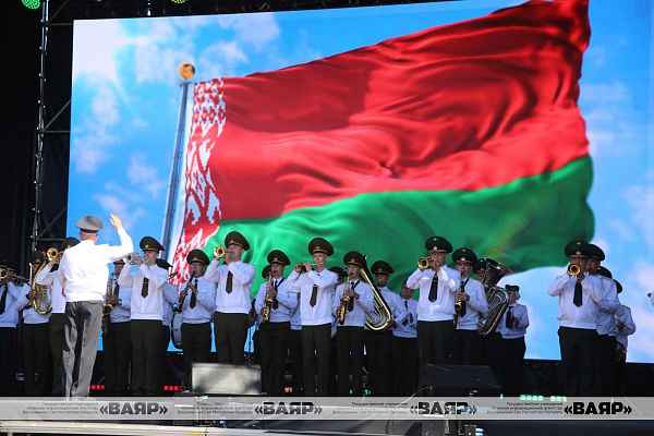День Независимости Республики Беларусь собрал в центре старинного Гродно десятки тысяч людей