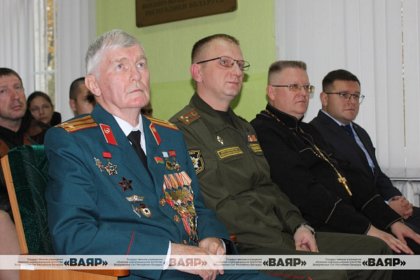 В Гродненском гарнизоне торжественно проводили новобранцев в войска