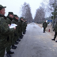 Учатся гвардейцы