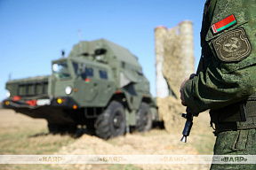 Один из дивизионов зенитной ракетной бригады получил боевое распоряжение и выдвинулся в назначенный район