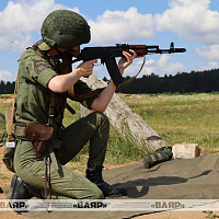 На полигоне Уручье с военнослужащими 56-го отдельного полка связи прошли занятия по огневой подготовке