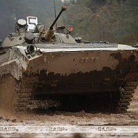  Курсанты 72 ОУЦ освоили технику преодоления препятствий на БМП