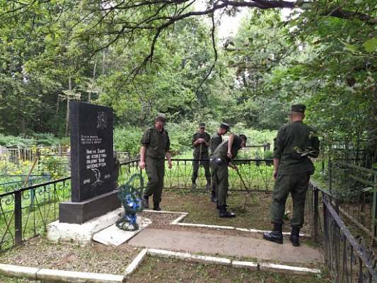 Трудятся зенитчики