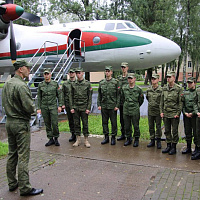 В соединения и воинские части прибывают молодые офицеры — выпускники военных учебных заведений