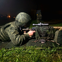 Военнослужащие 19 омбр отработали нормативы по огневой подготовке в ночное время