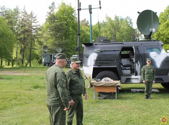 Сбор со специалистами радио и спутниковой связи Вооружённых Сил