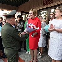 В минувшие выходные военнослужащие поздравили педагогов с профессиональным праздником