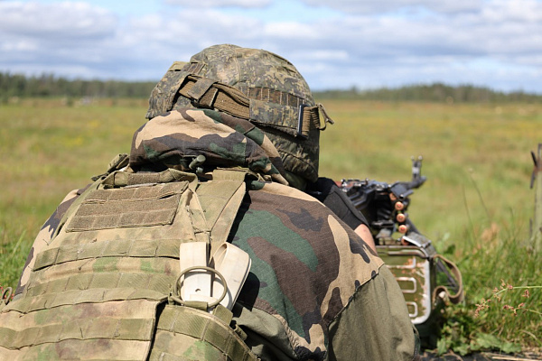 Занятия по боевой подготовке на полигоне Лосвидо