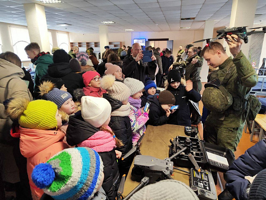 Школьники Витебской области побывали в 19 омбр