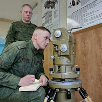 Экзамен держат артиллеристы