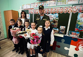 Военнослужащие Вооружённых Сил приняли участие в торжественных мероприятиях, посвящённых Дню знаний