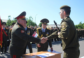 Служите достойно, Отчизны сыны!