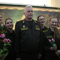 Фотофакт: военнослужащие во всех гарнизонах Беларуси поздравляют женщин с предстоящим праздником