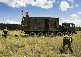 Военные связисты ЦВО отрабатывают защиту каналов связи от воздействия беспилотных летательных аппаратов противника