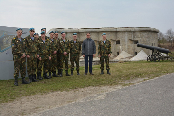 Трудятся брестские десантники