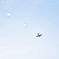 Брестские десантники совершили прыжки с парашютом из самолёта АН-2
