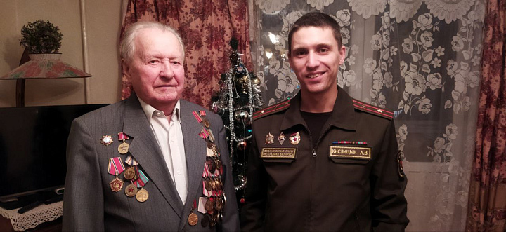 Поздравили с наступающими праздниками 