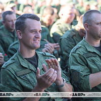 Белорусские военные артисты устроили праздник на полигоне Ашулук