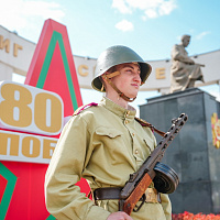 Возложили цветы на Аллее Героев в Гомеле