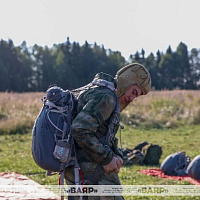 Военнослужащие 5 обрСпН совершили прыжки с парашютом