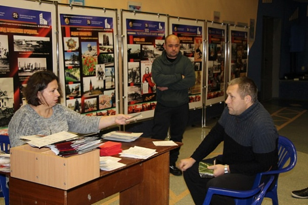 В Дзержинском районе продолжается сверка учётных данных военнообязанных