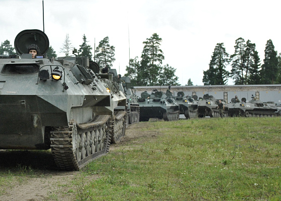 Военнослужащие подразделений артиллерийской бригады СЗОК совершили марш